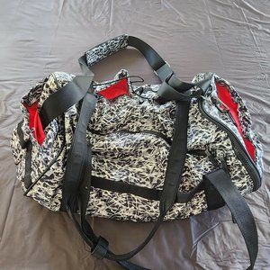 Lululemon Run Way Duffle - Multi pockets